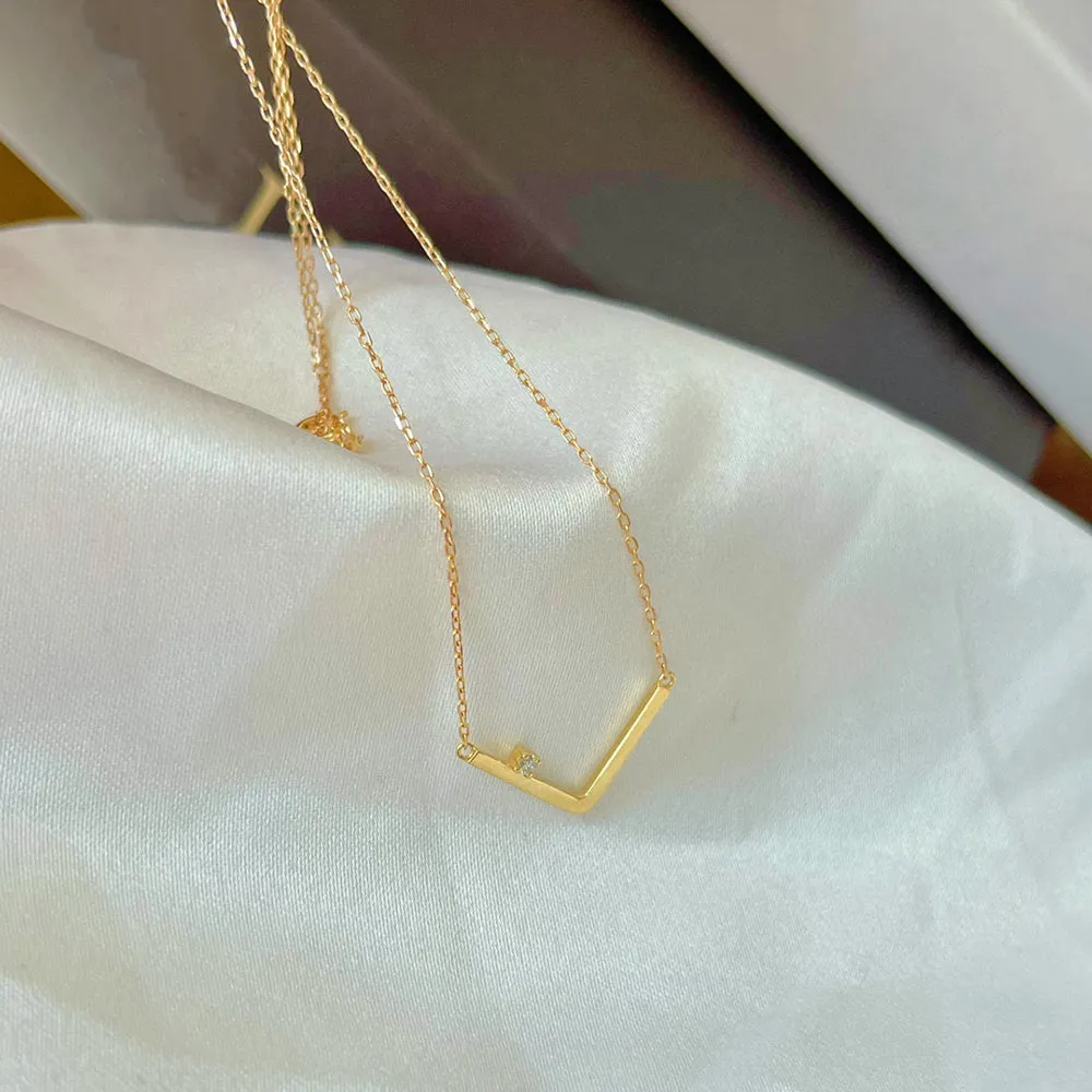18K Solid Gold Natural Diamond Pendant Necklace Letter V Charm Simple Jewelry