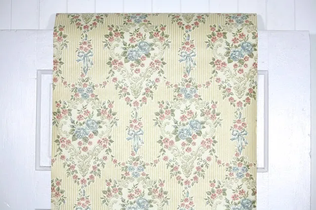 1970s Floral Damask Vintage Wallpaper