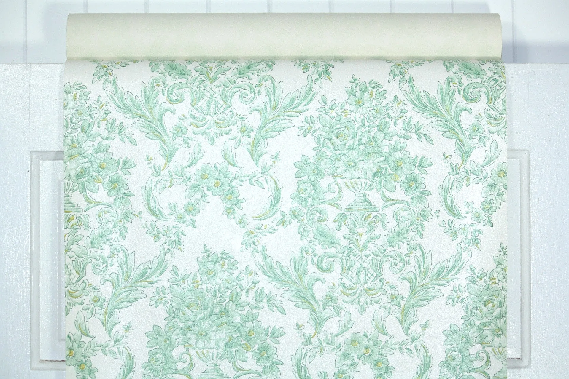 1970s Floral Damask Vintage Wallpaper
