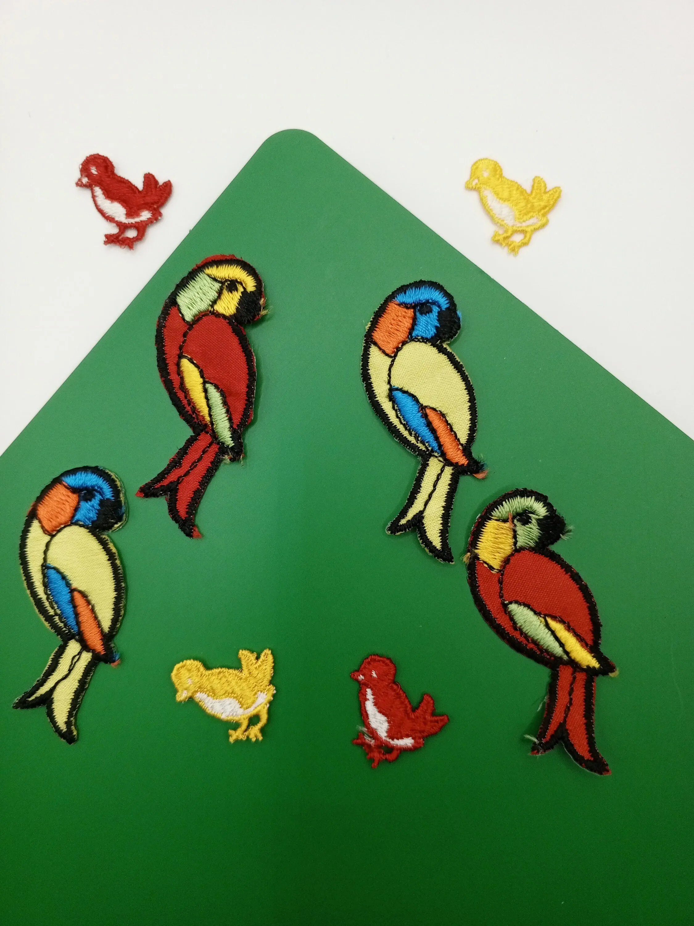 8 Pieces Blue Orange Green PARROTS Patches VINTAGE White Red Yellow Birds Appliques Embellishments 503