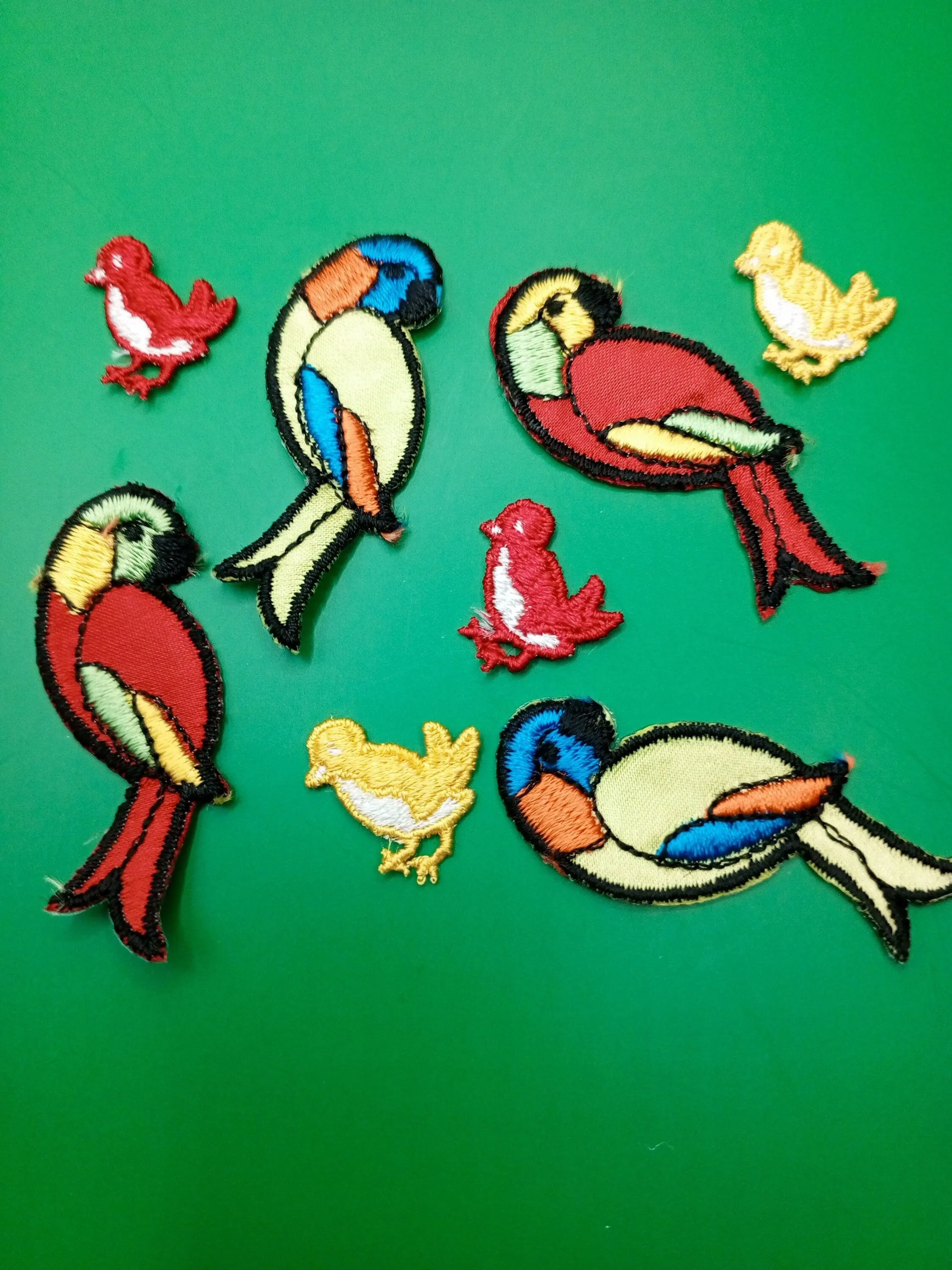 8 Pieces Blue Orange Green PARROTS Patches VINTAGE White Red Yellow Birds Appliques Embellishments 503
