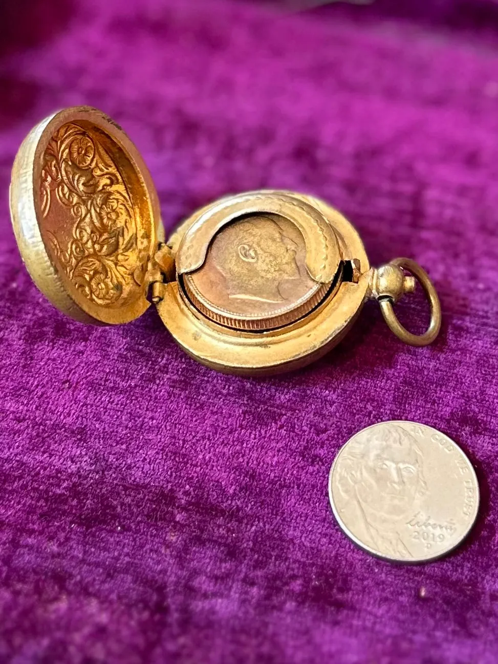 Antique Brass King Edward VII Sovereign Coin Holder Case Faux Pocketwatch Pendant