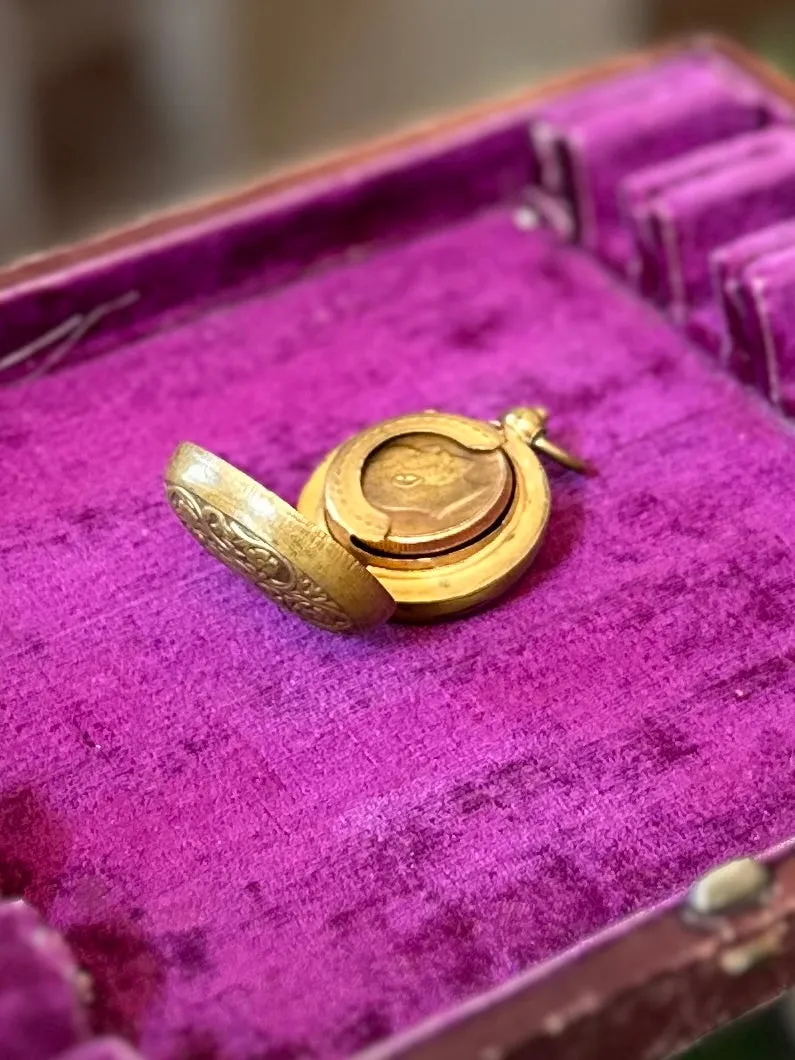 Antique Brass King Edward VII Sovereign Coin Holder Case Faux Pocketwatch Pendant