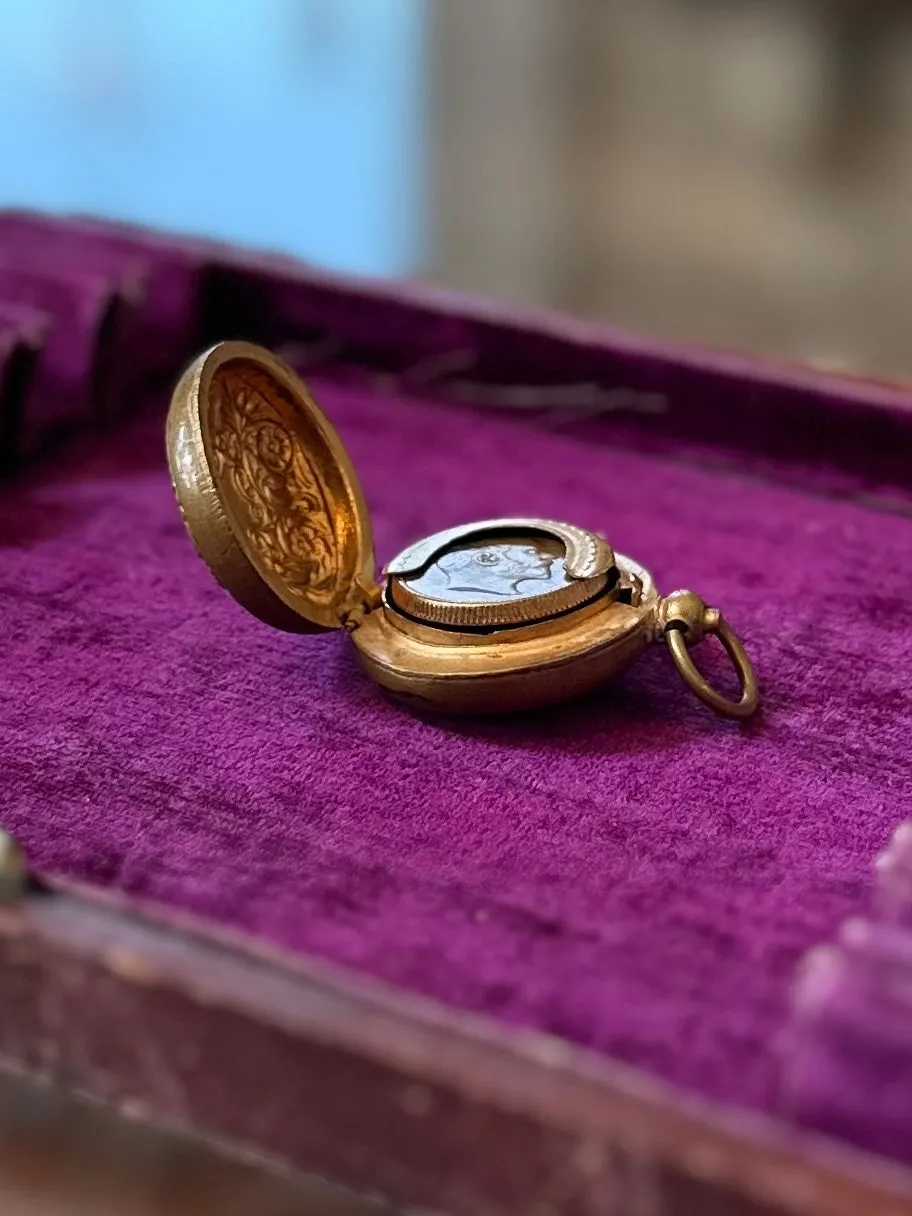 Antique Brass King Edward VII Sovereign Coin Holder Case Faux Pocketwatch Pendant