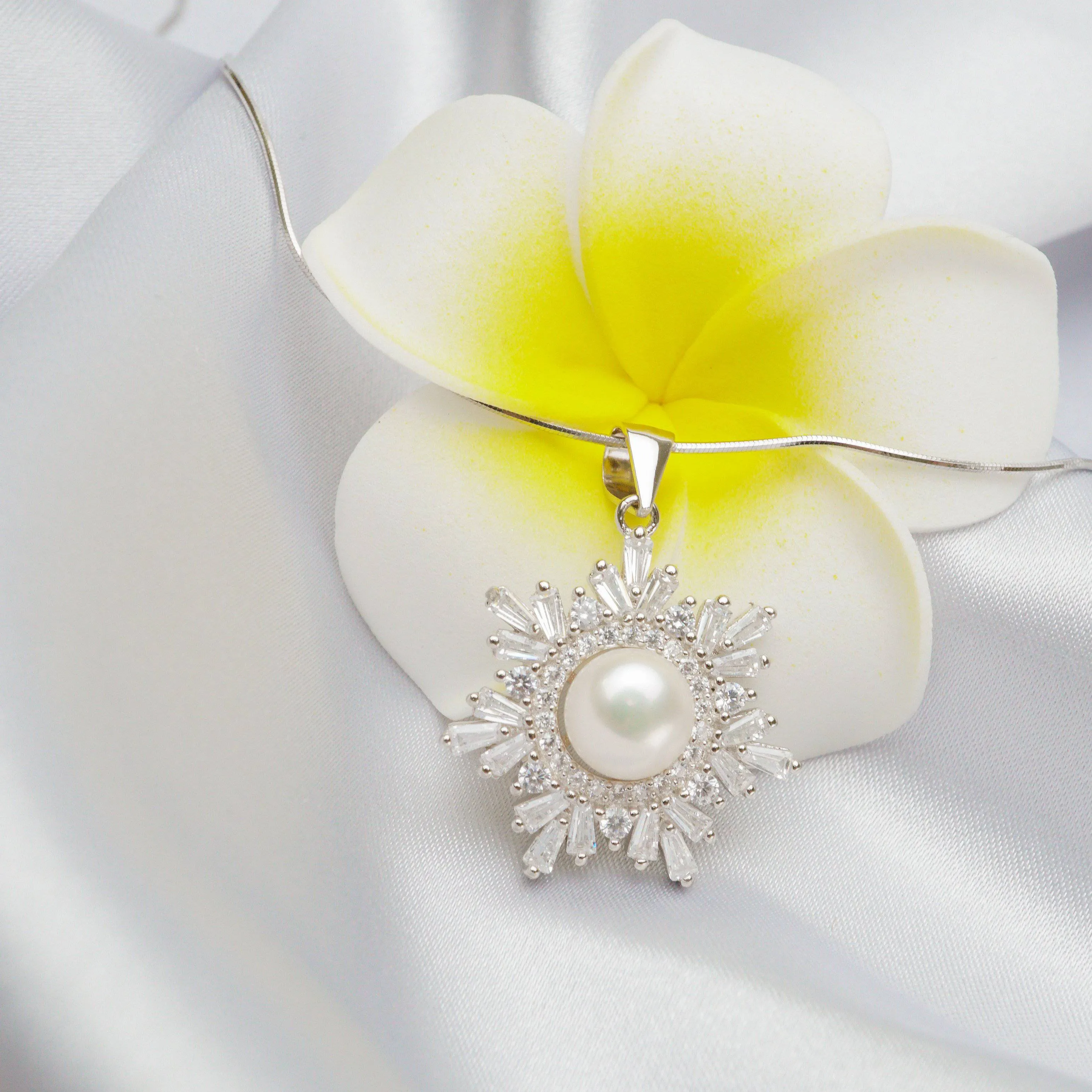 Elegant Freshwater Pearl Necklace WN00044