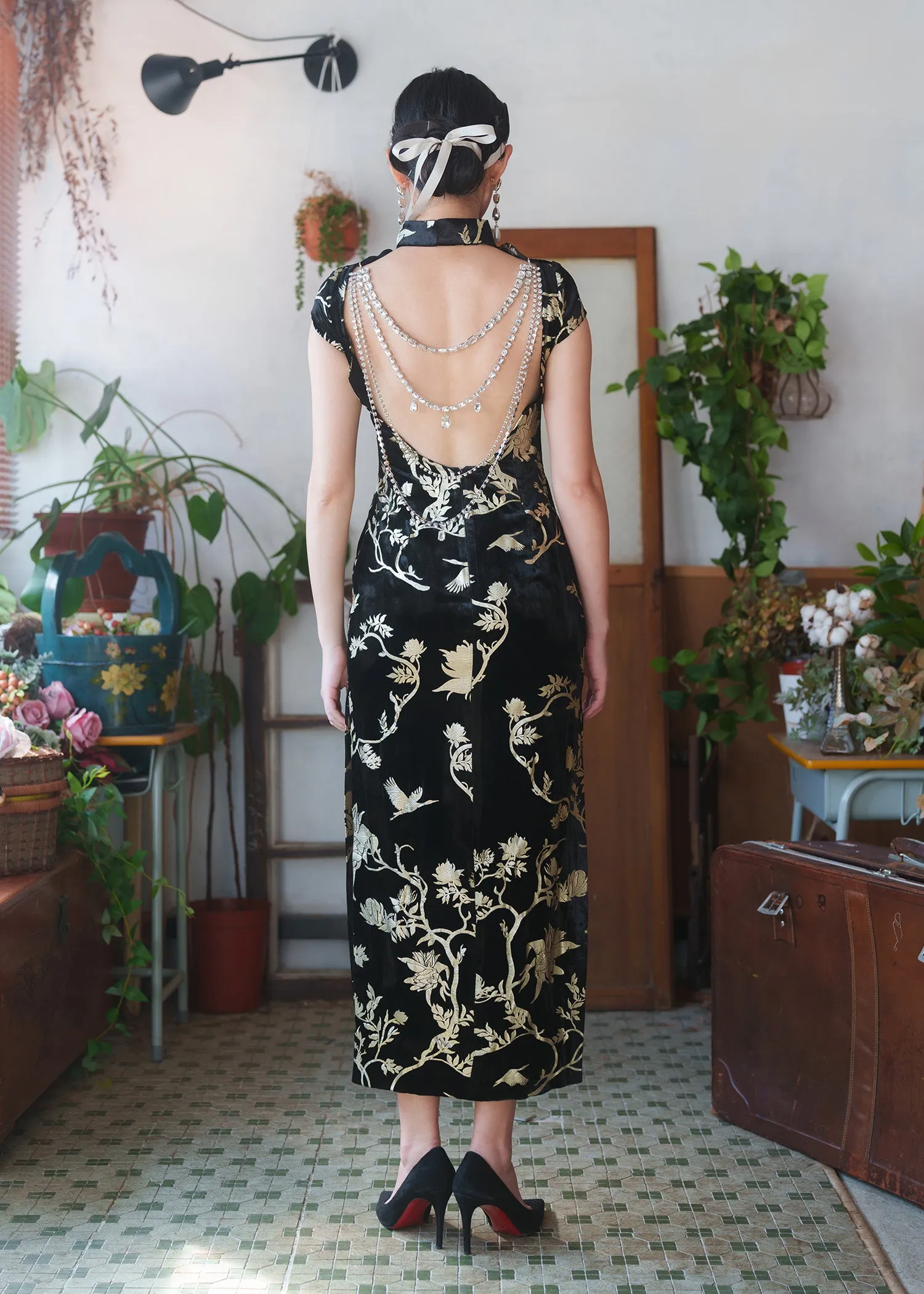 Gilded Dream Backless Qipao w Detachable Crystal (Black/ Gold)