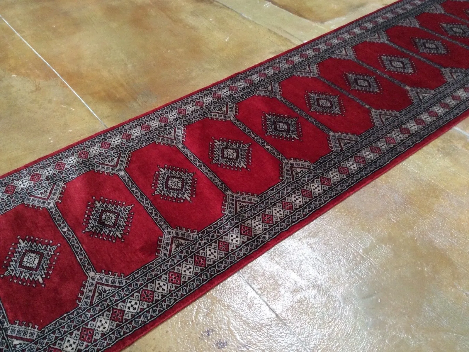 Hand-Knotted Red Tribal Design Handmade Bokhara 100% Wool (Size 2.7 X 9.9) Brrsf-204