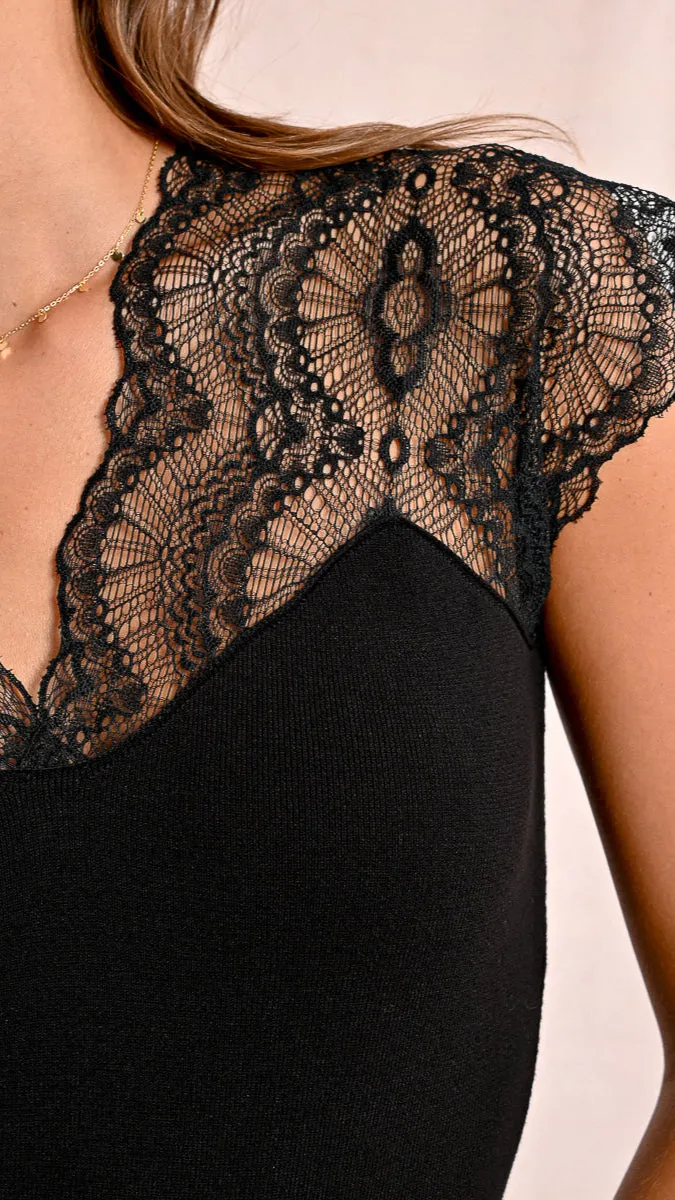 LACE SHOULDER TOP