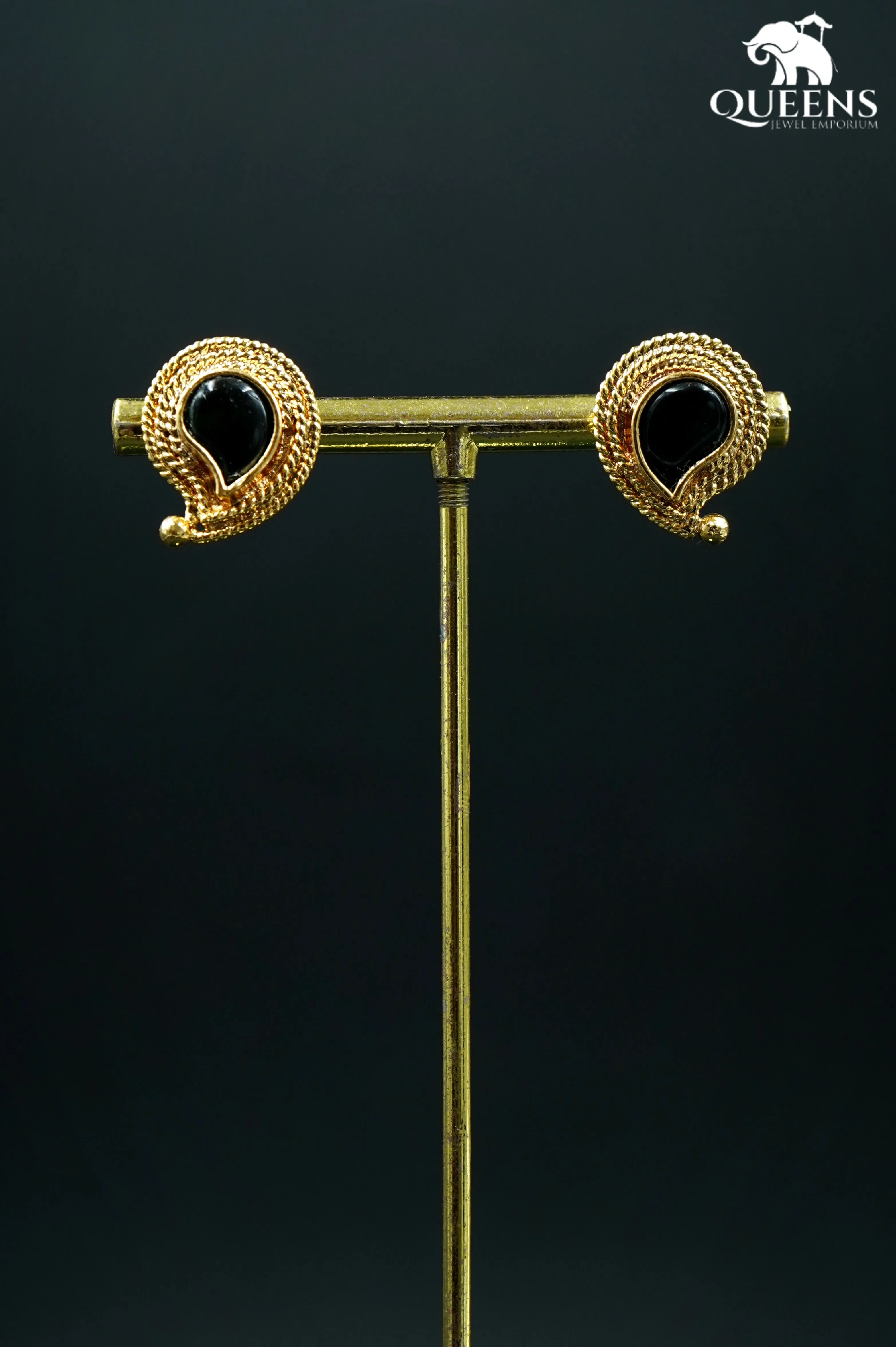 MANDHAKI STUD