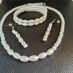 NBE #205 Just What Everyone Needs PEARLS!!!! Simply Elegant!!