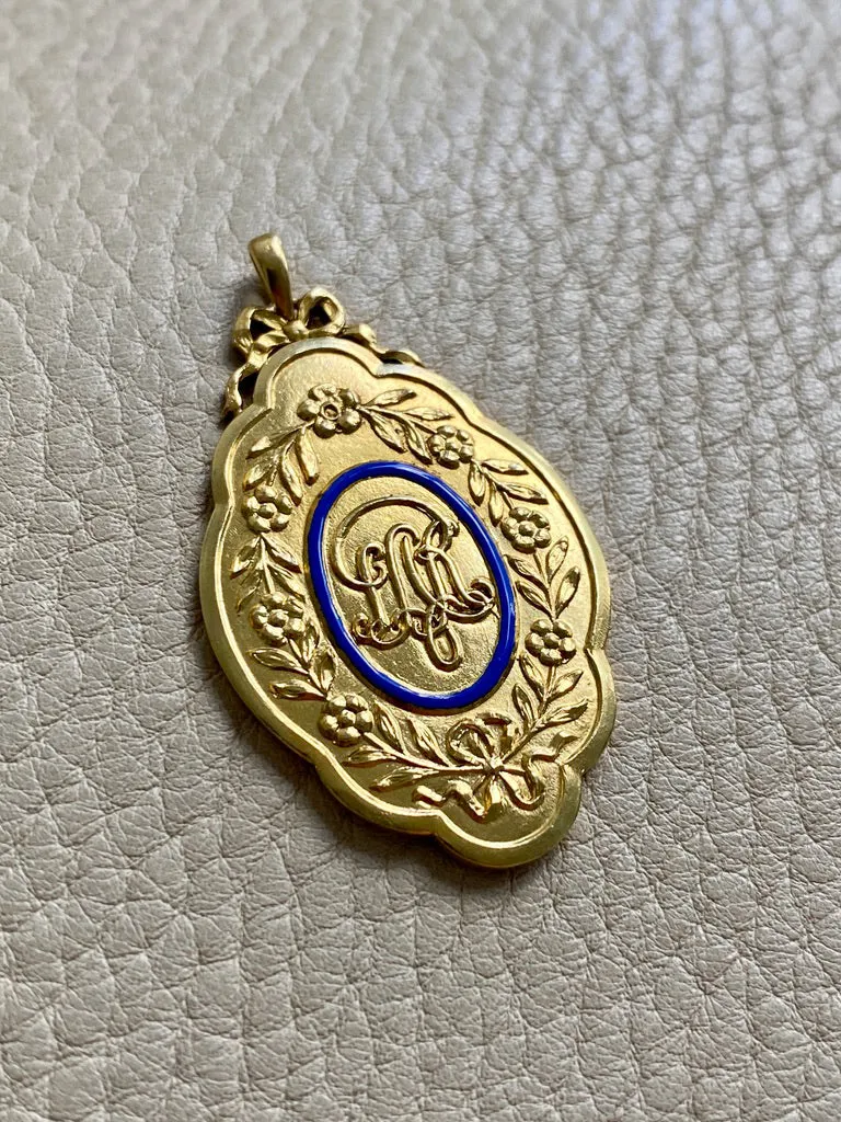 Phenomenal! 1928 Detailed Weighty 18k gold medallion pendant with blue enamel - by WA Bolin