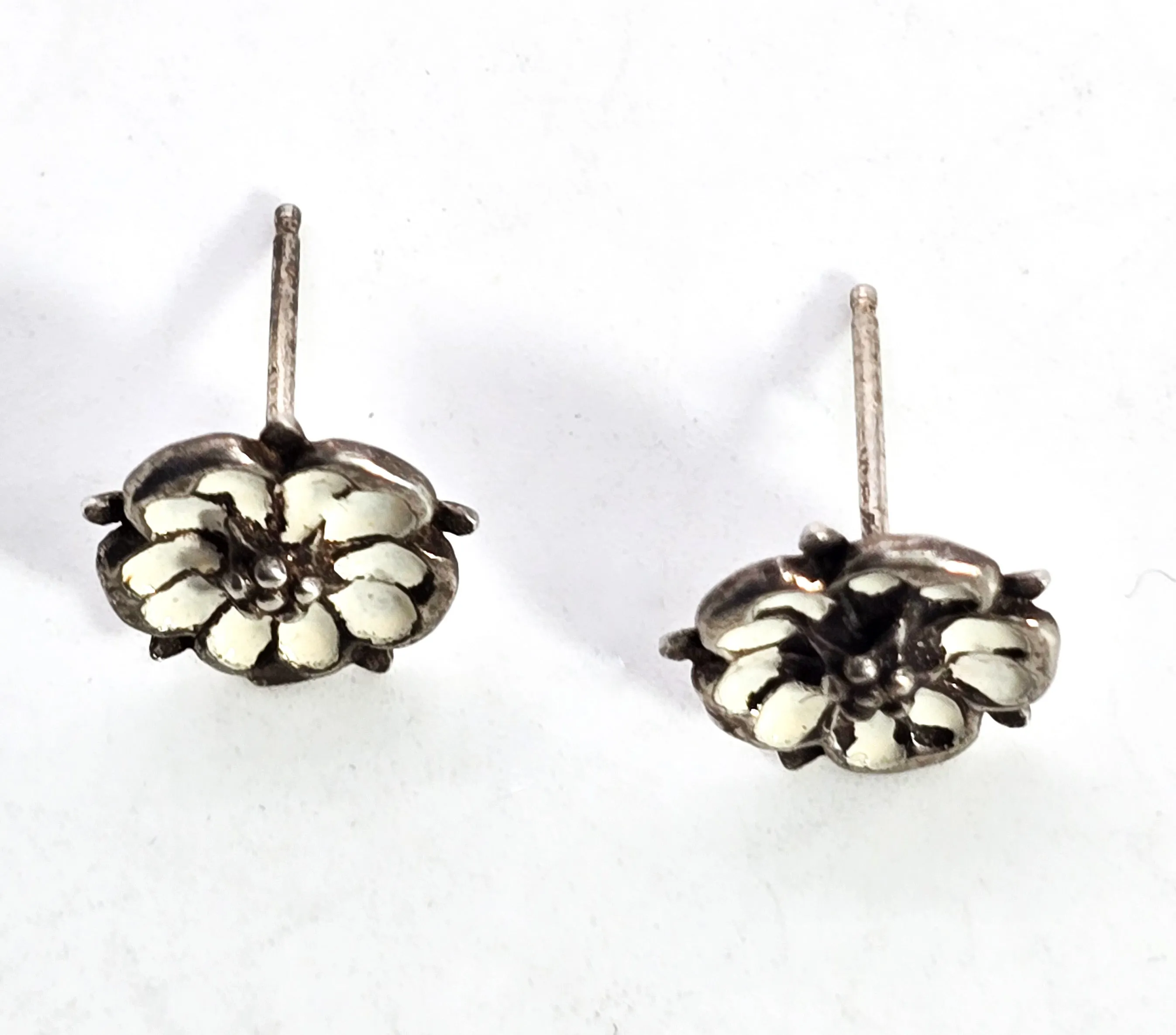 Retro Yorkshire rose white enamel flower vintage sterling silver stud earrings