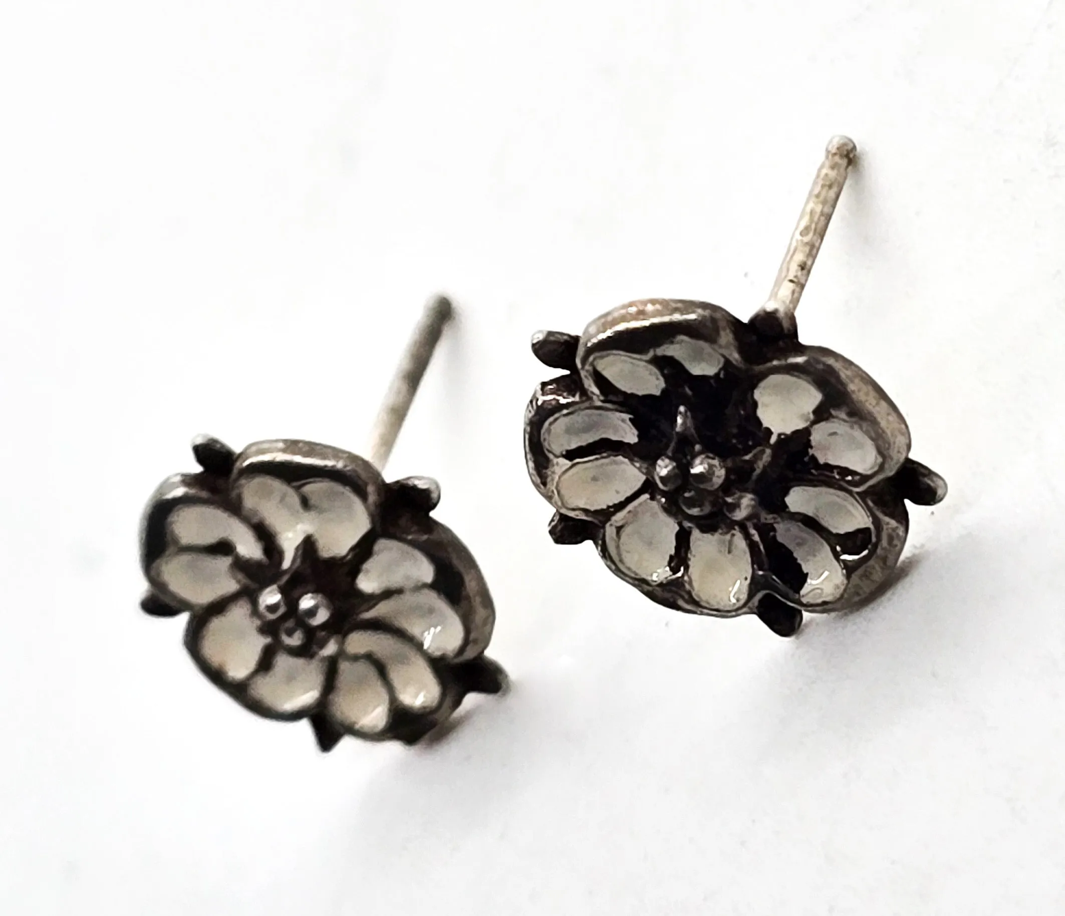 Retro Yorkshire rose white enamel flower vintage sterling silver stud earrings