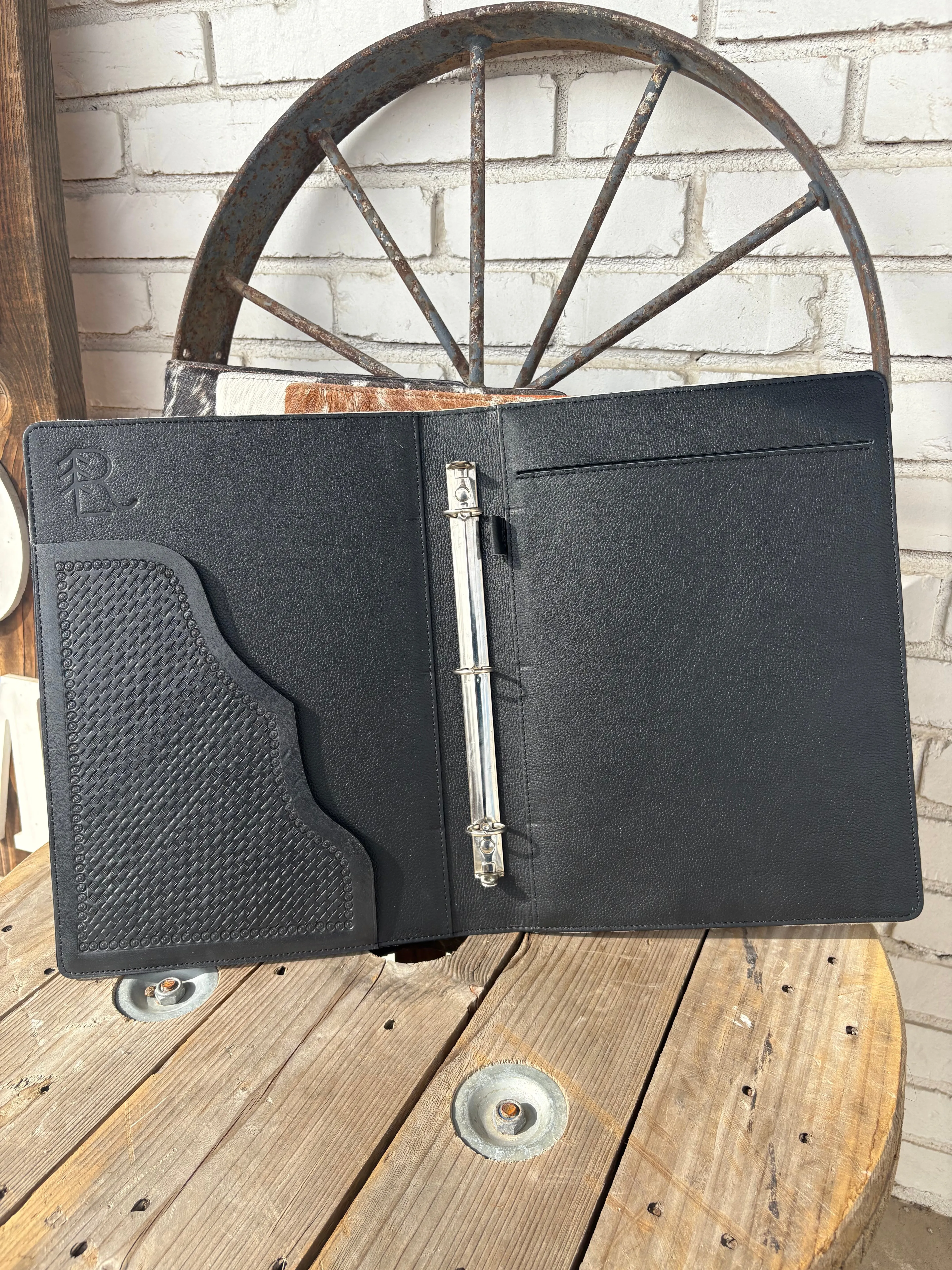 Simple Cowhide Binder - Black Leather