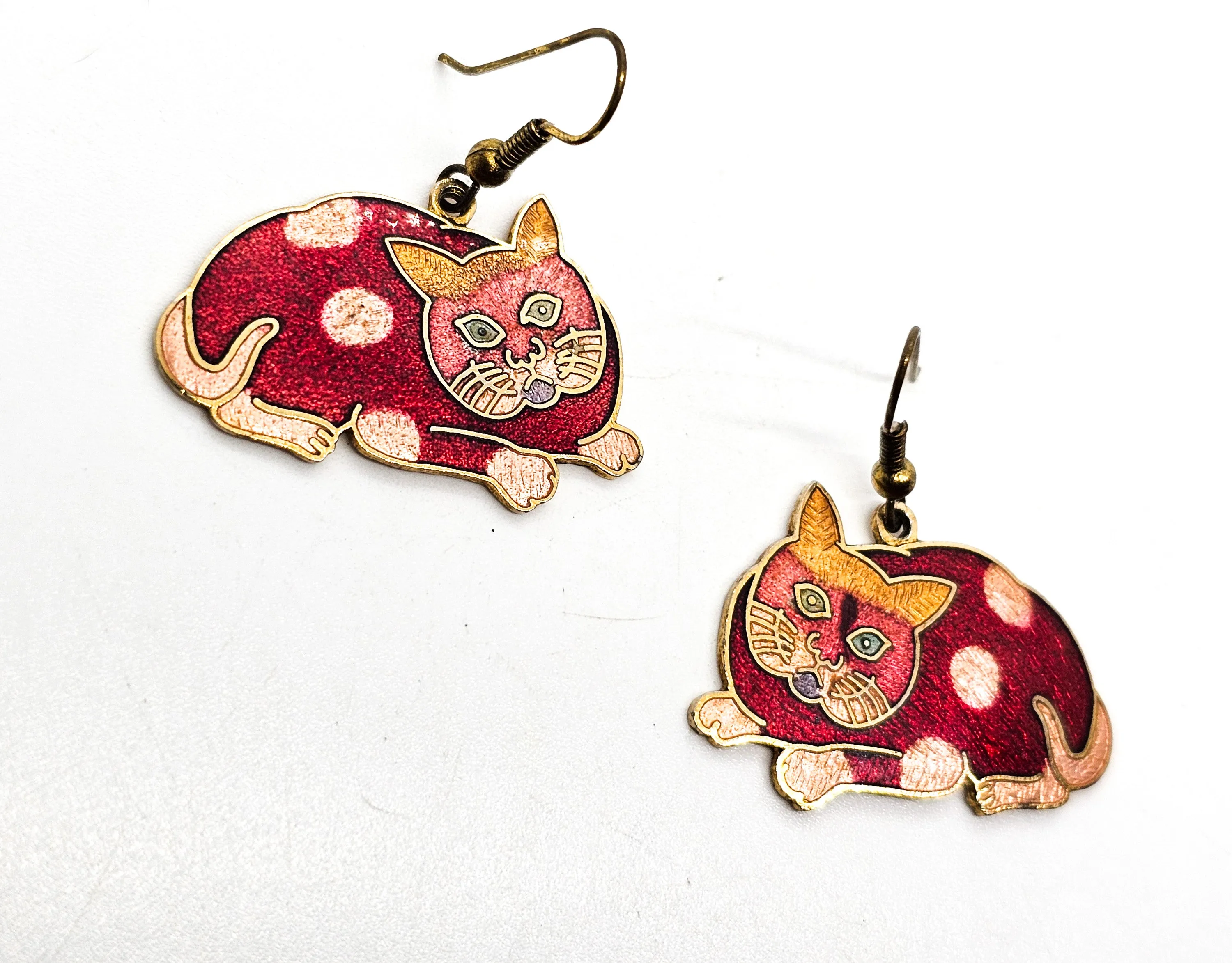 Sitting loaf kitty cat red and orange enamel drop vintage feline figural earrings