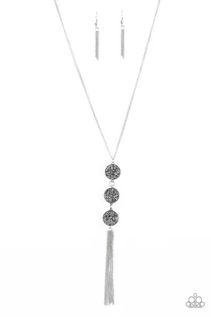 Triple Shimmer Silver
Necklace Paparazzi
