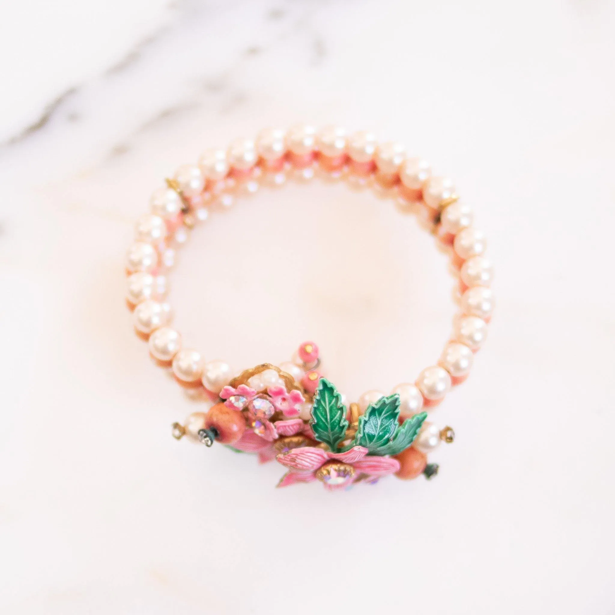 Vintage 1950s Pearl Bracelet with Artisan Floral Detailing